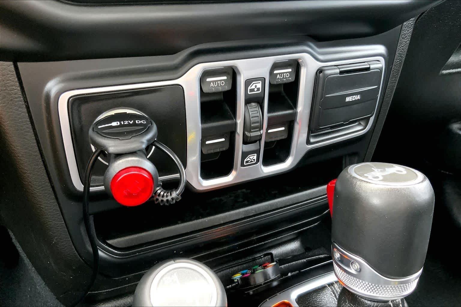 Used 2018 Bright White Clearcoat Jeep Sahara image 34