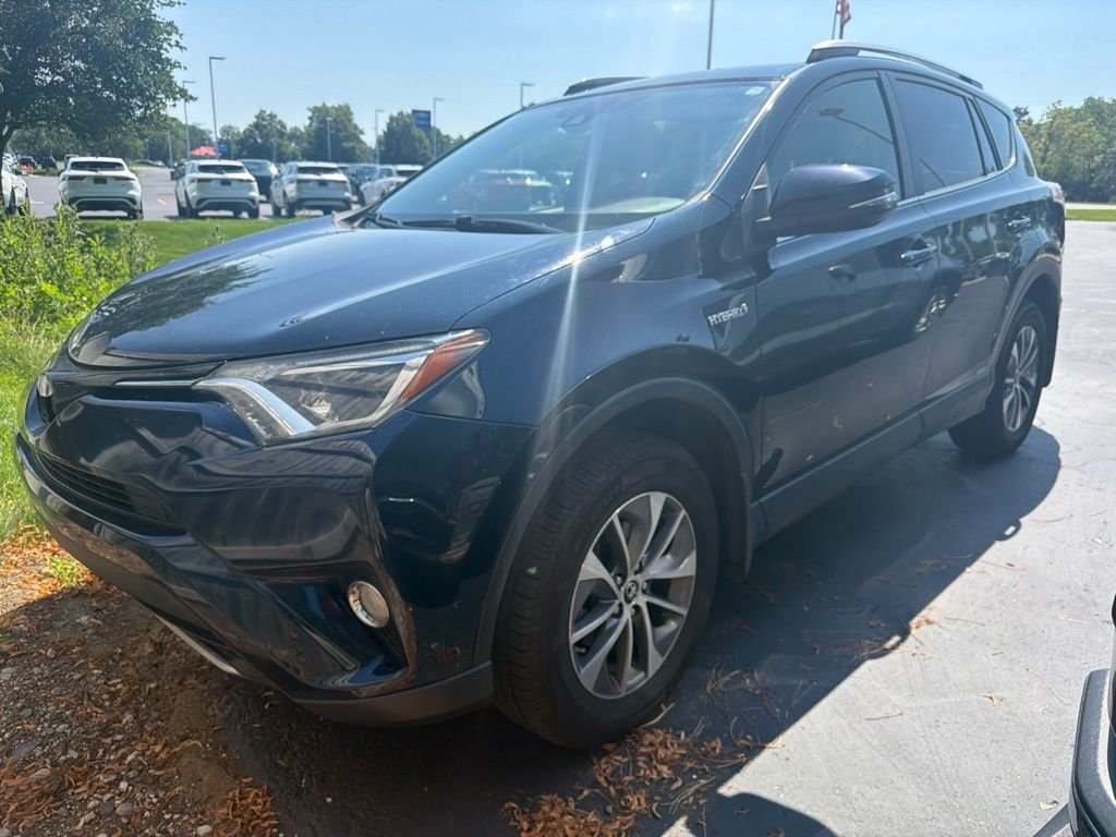 Used 2018 Blue Toyota XLE image 9