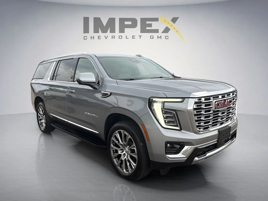 Used 2025 Silver GMC Denali image 7