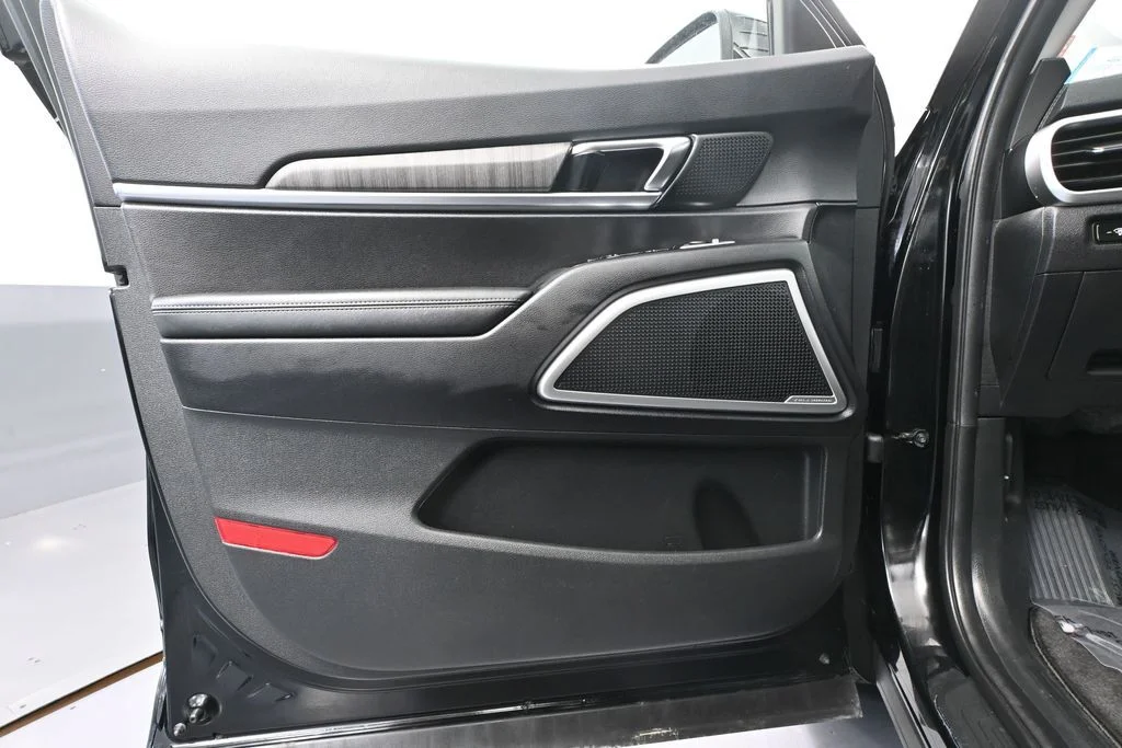Used 2023 Black Kia EX X-Line image 16