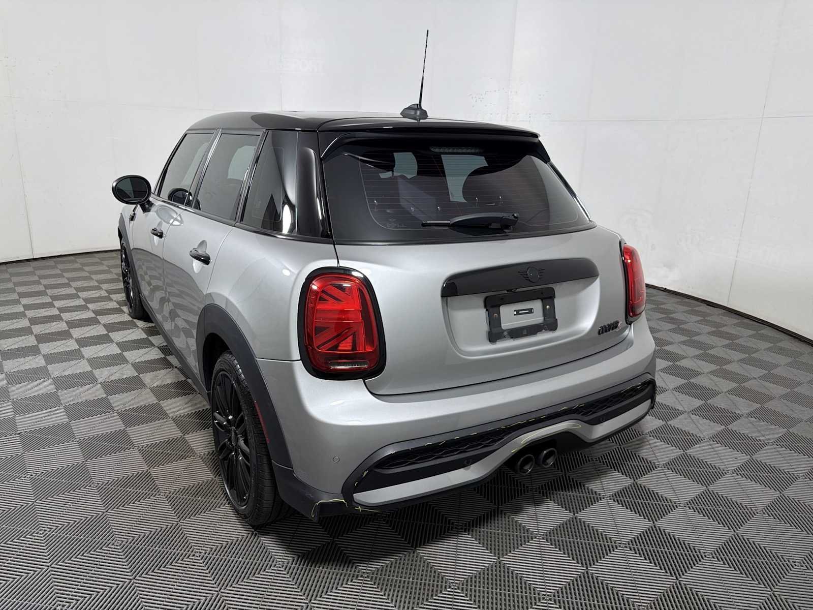 Used 2024 Melting Silver III Metallic MINI Cooper S image 5
