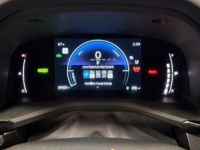 Used 2025  Toyota SE image 23
