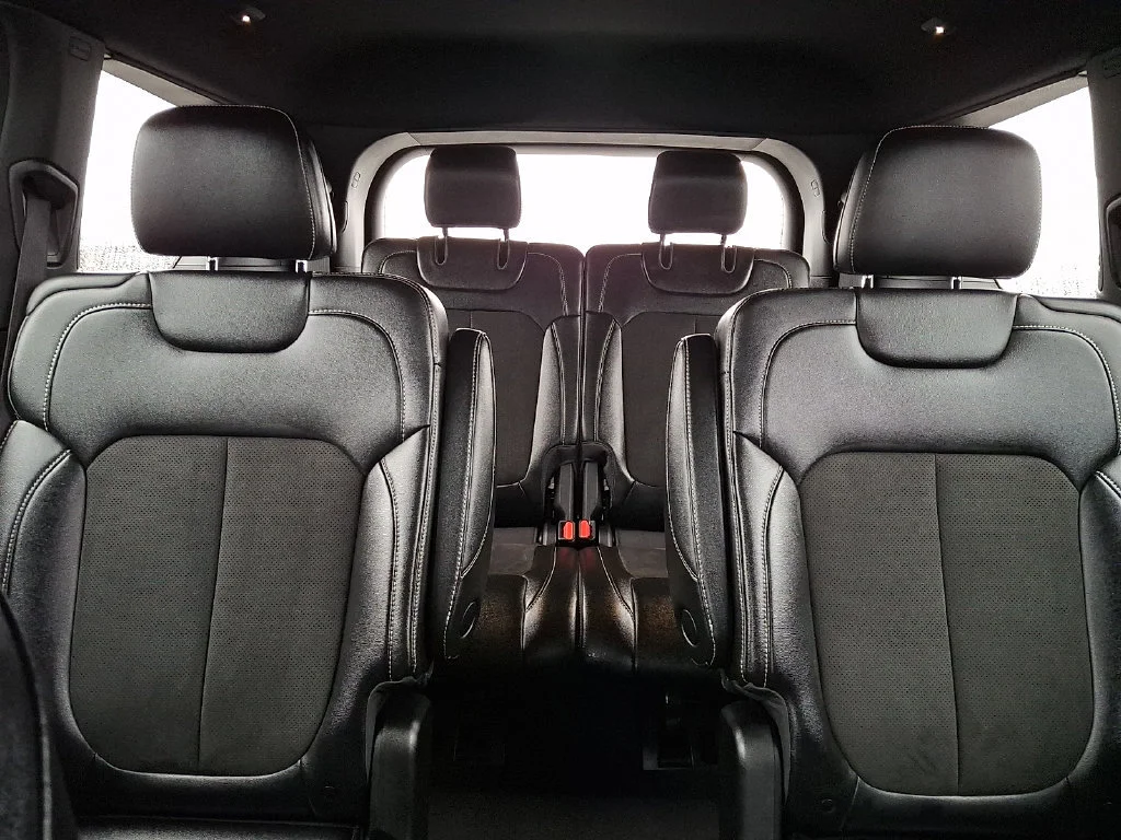 Used 2023 Diamond Black Crystal Pearlcoat Jeep Altitude image 20