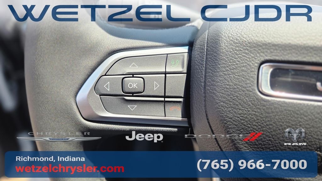 New 2026 Silver Zynith Metallic Clearcoat Jeep Latitude image 18