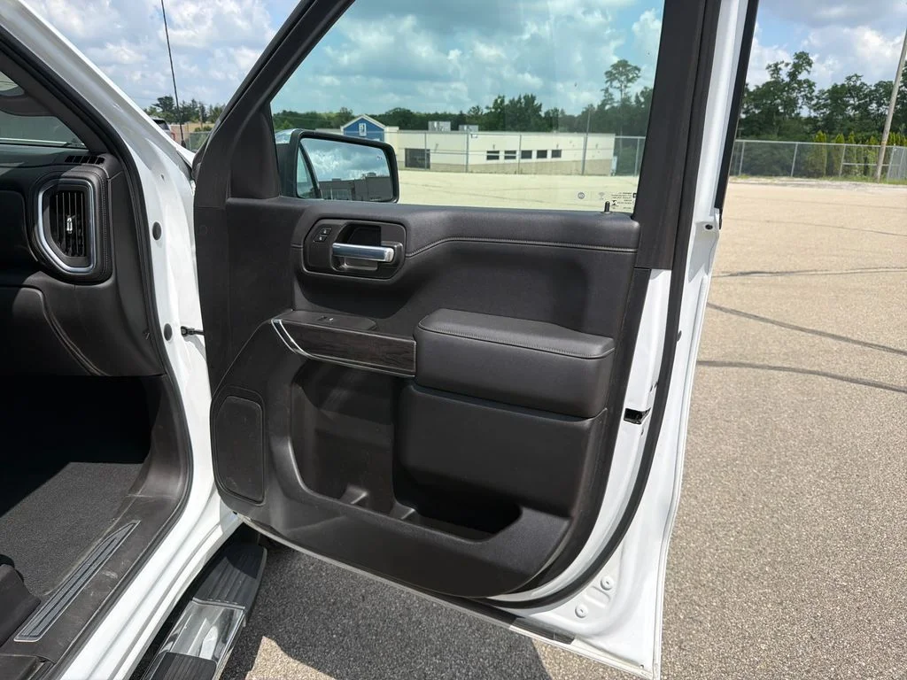 Used 2021 White Chevrolet LTZ image 19