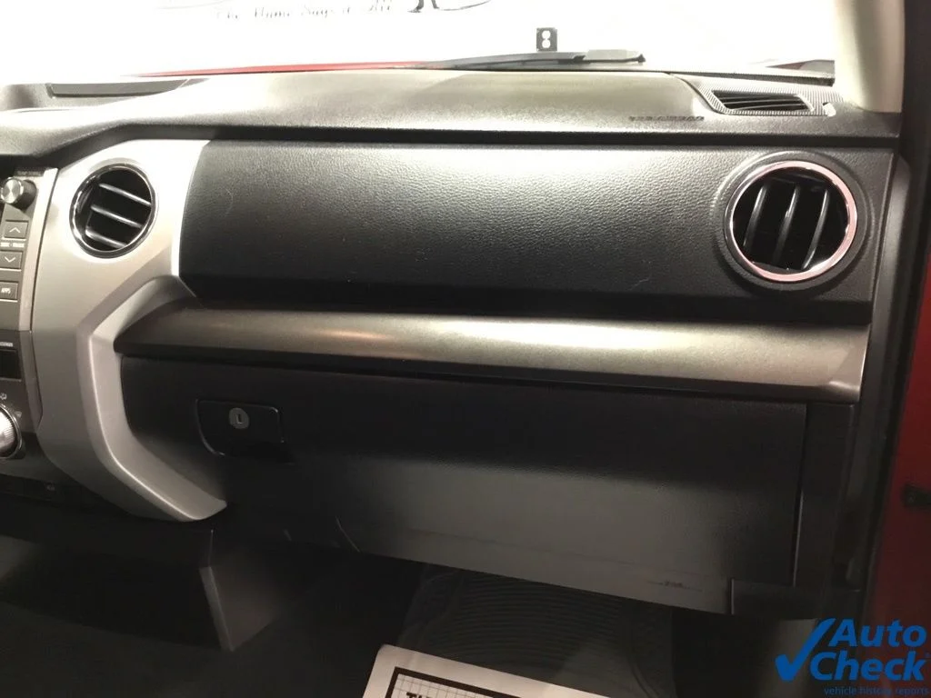 Used 2014 Red Toyota SR5 image 43