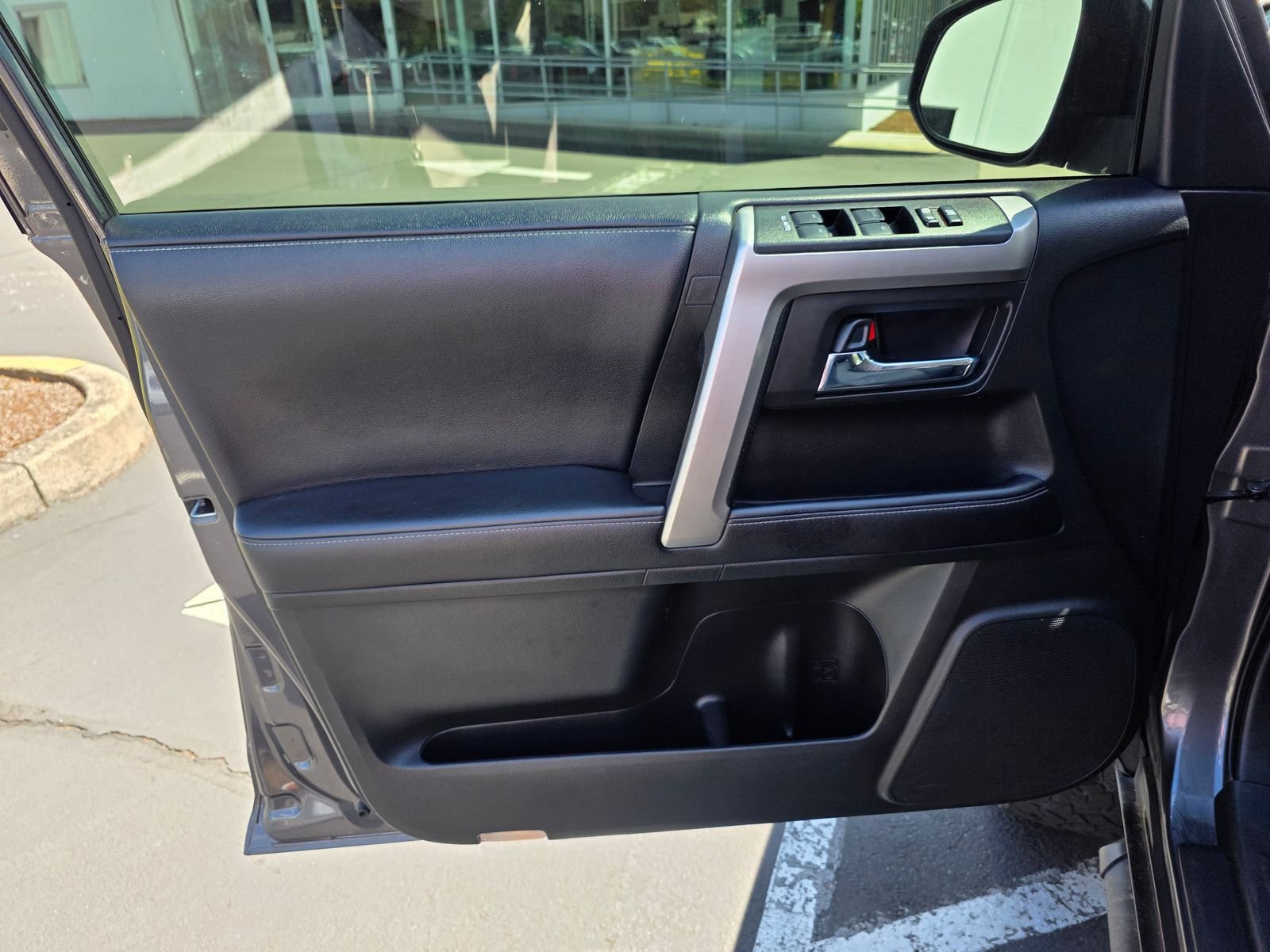Used 2019 Magnetic Gray Metallic Toyota SR5 Premium image 10