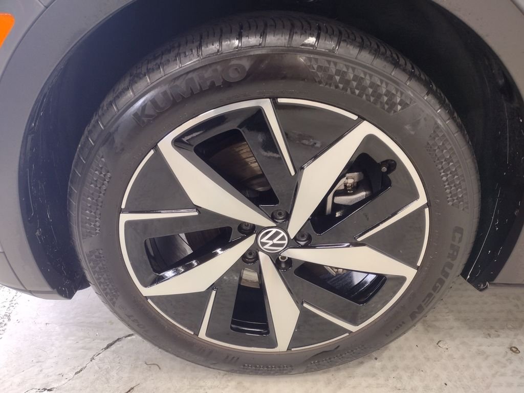 Used 2023 Black Volkswagen Pro S image 5