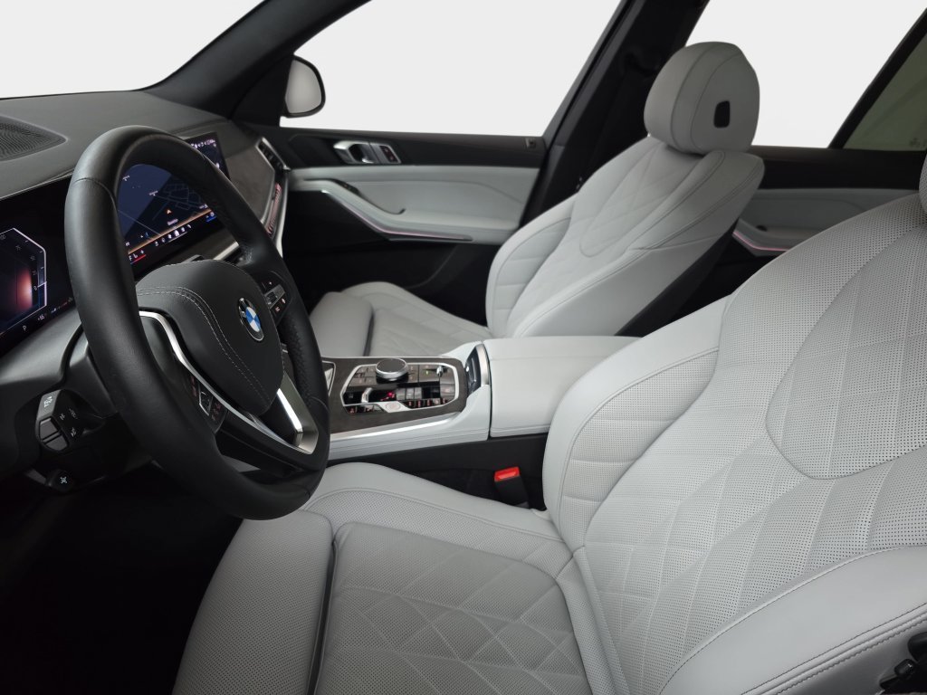Used 2025 Black Sapphire Metallic BMW xDrive40i image 18