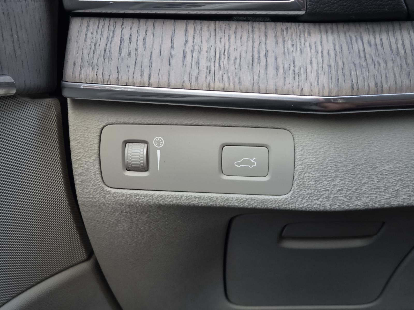 Used 2020  Volvo Inscription image 24
