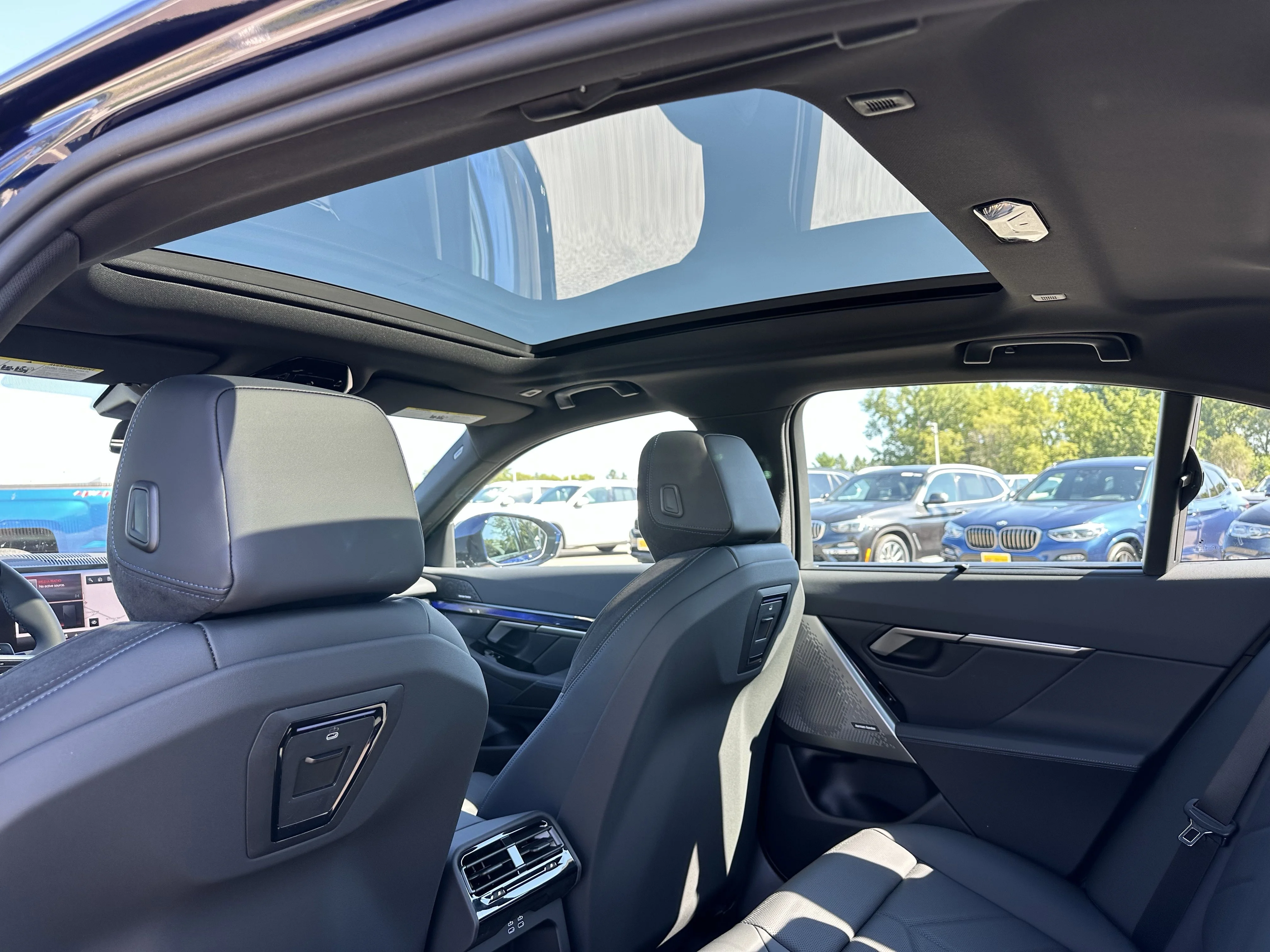 2026 BMW 5 Series 550e - Photo 20