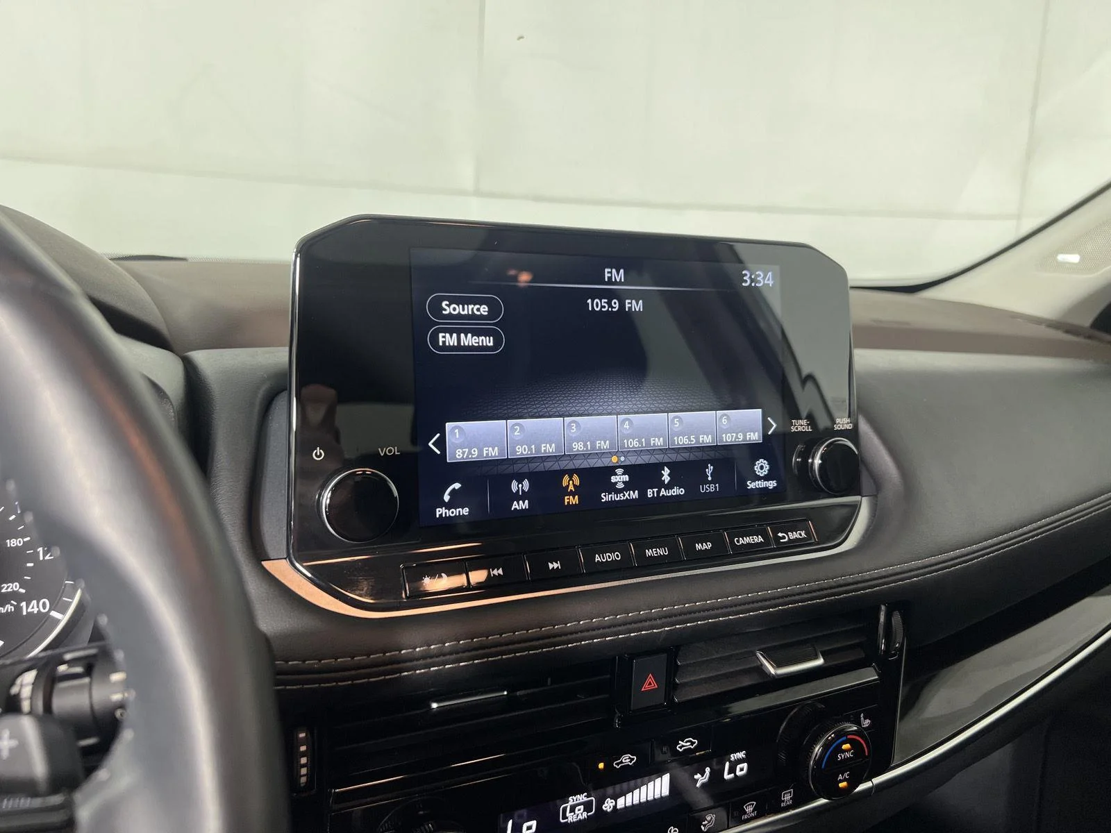 Used 2023 Pearl White Tricoat Nissan SL image 18