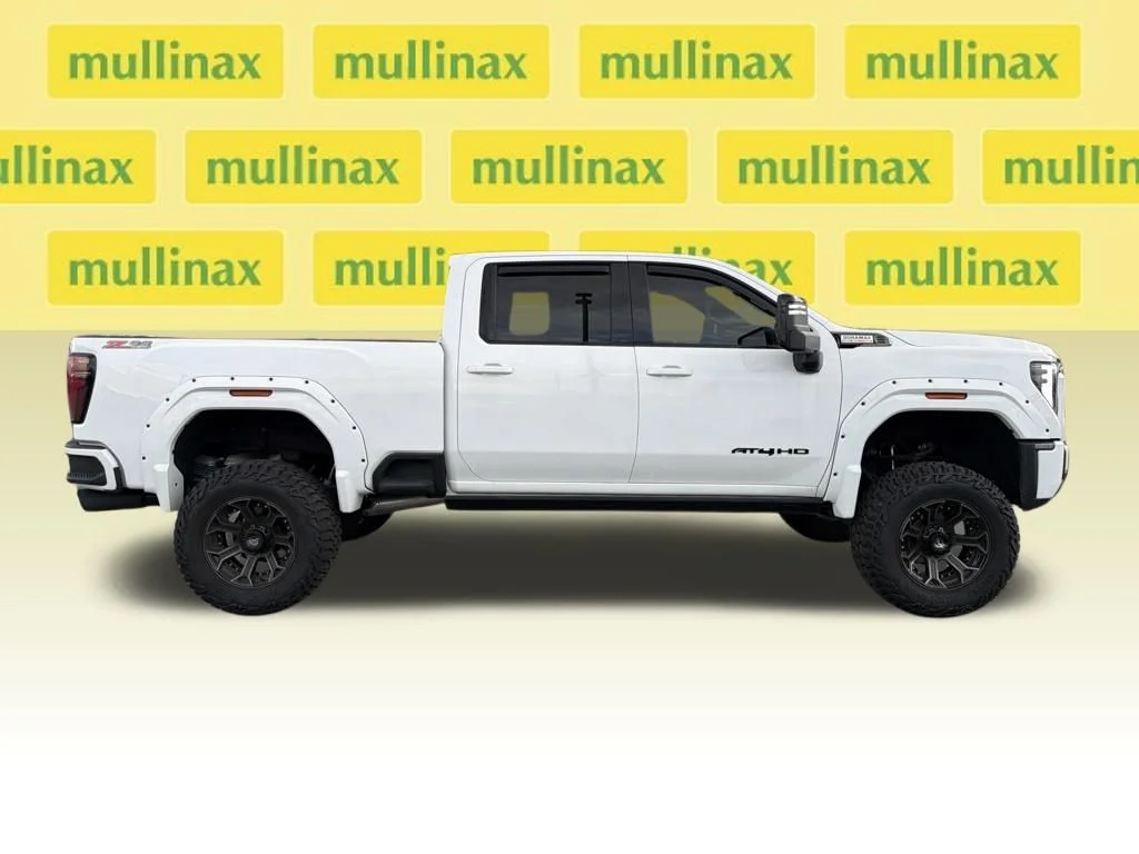 Used 2025 White GMC AT4 image 12