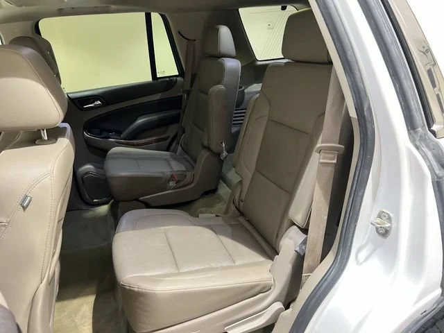 Used 2016 IRIDESCENT PEARL TRICOAT Chevrolet LTZ image 24