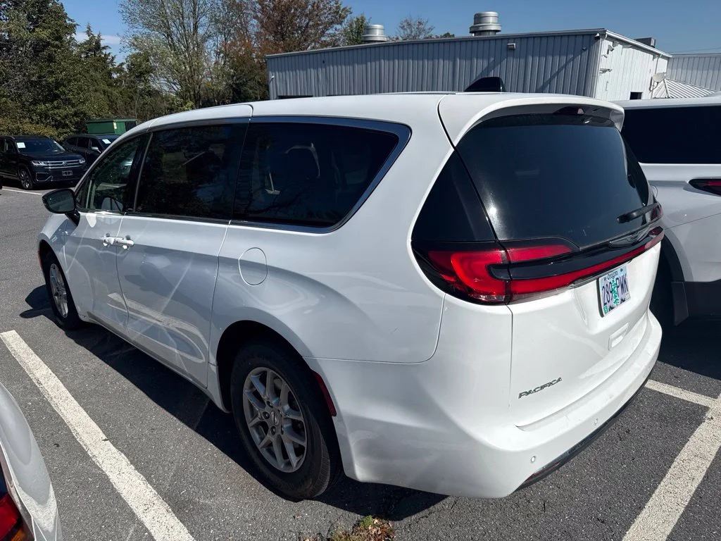 Used 2024 White Chrysler Touring L image 3