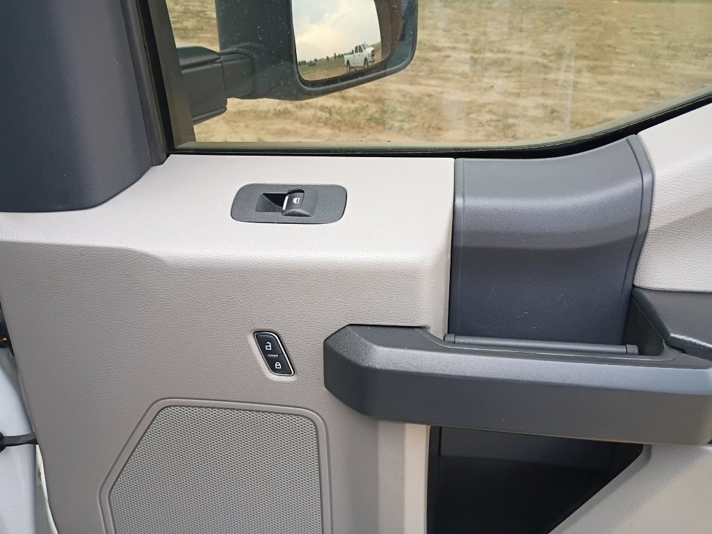 Used 2022 Oxford White Ford XL image 9