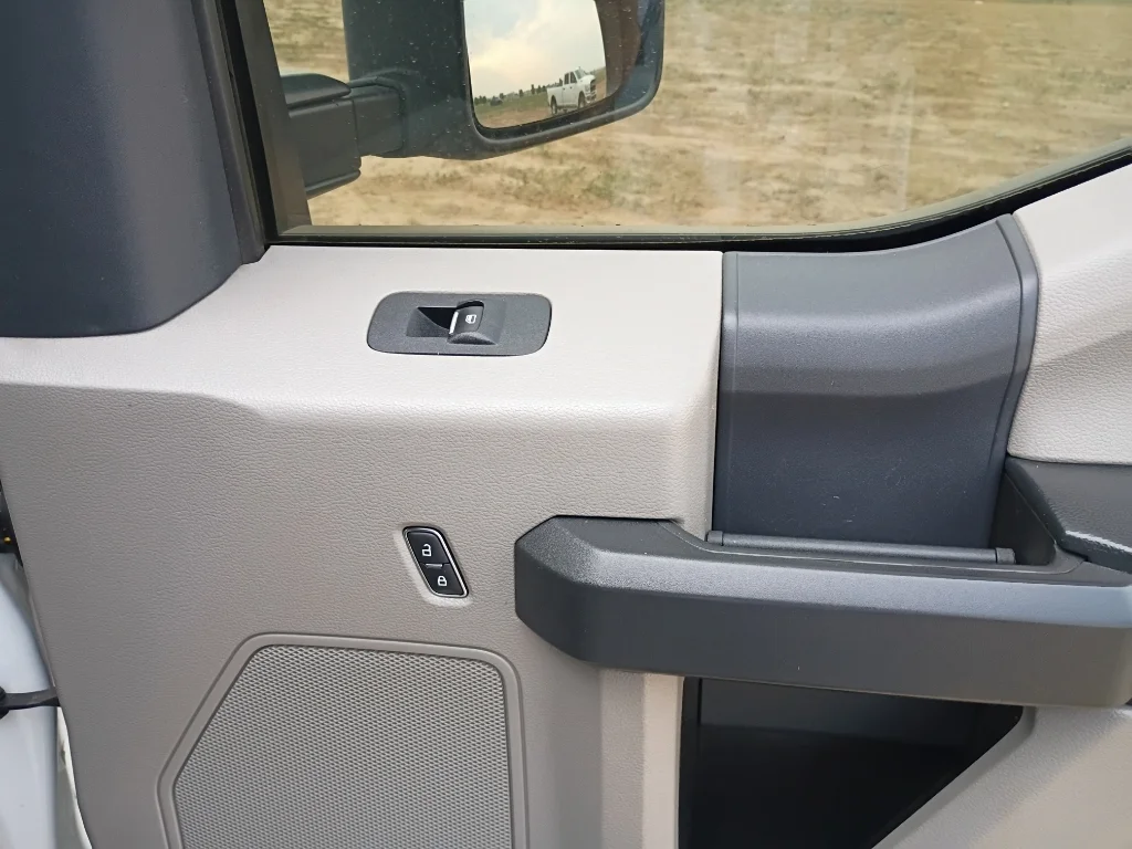 Used 2022 Oxford White Ford XL image 9