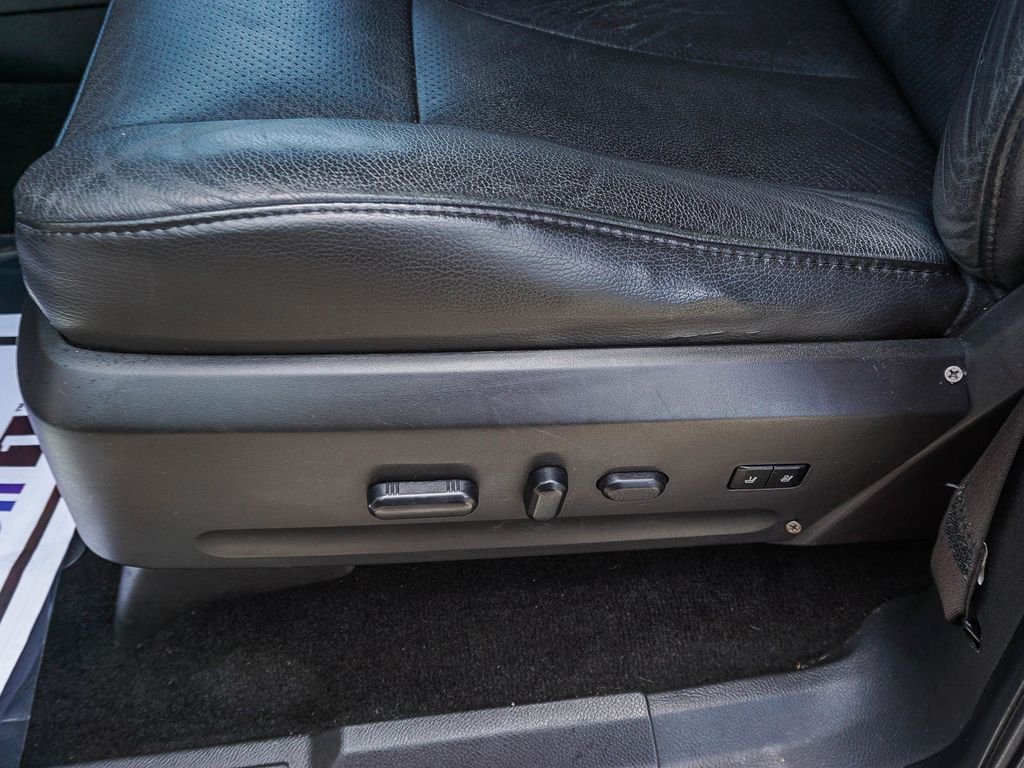 Used 2013 White Ford Limited image 19