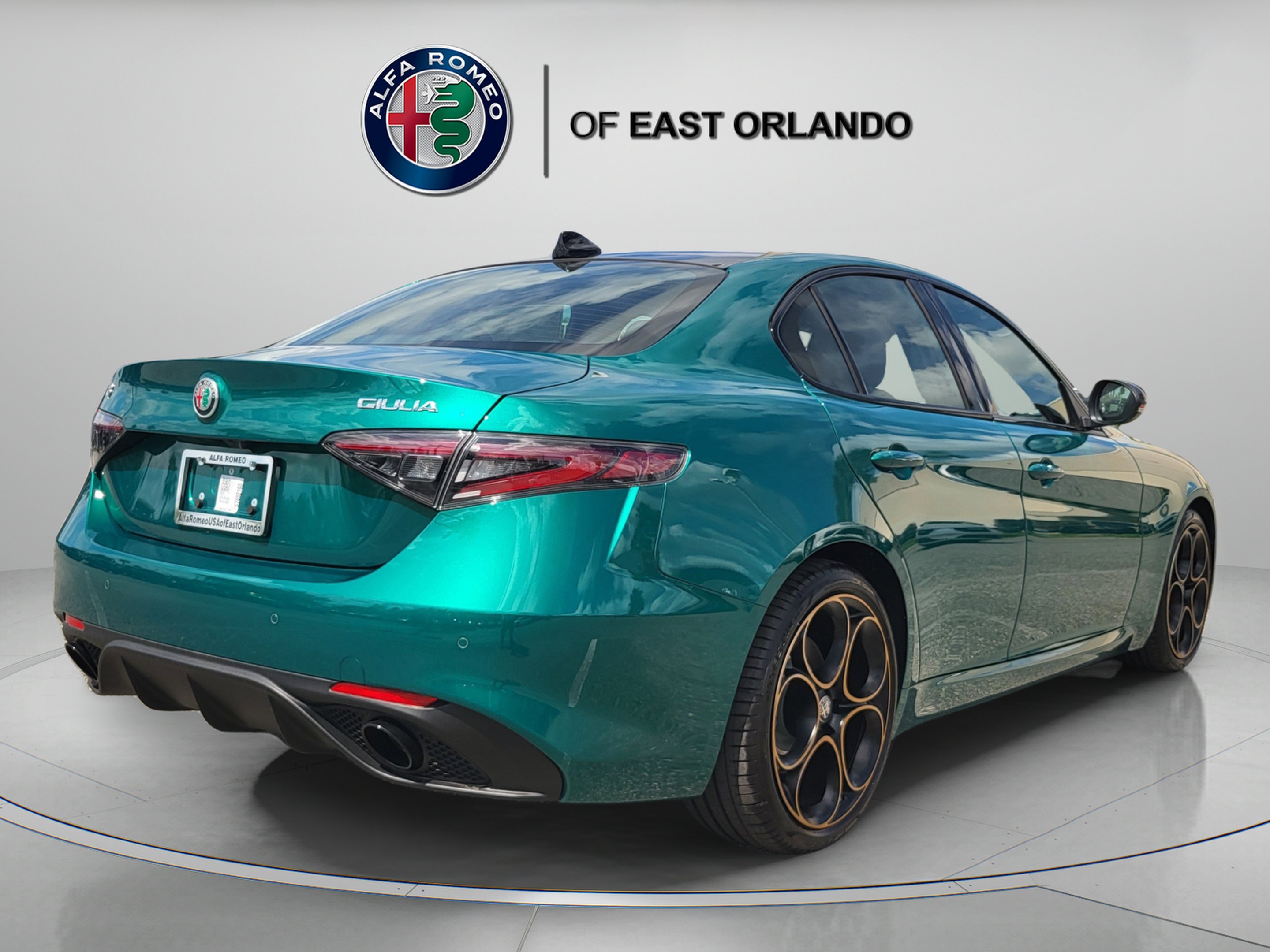 New 2025 Verde Fangio Metallic Alfa Romeo Intensa image 7