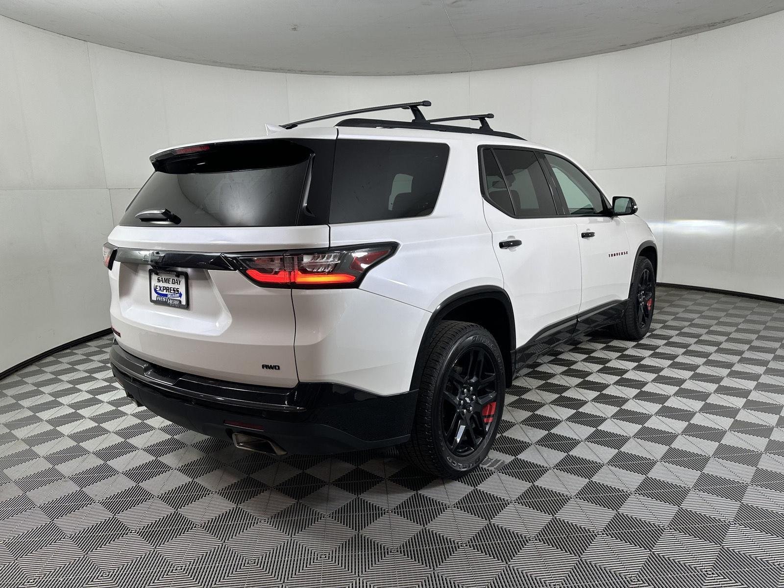 Used 2018 Iridescent Pearl Tricoat Chevrolet Premier image 4