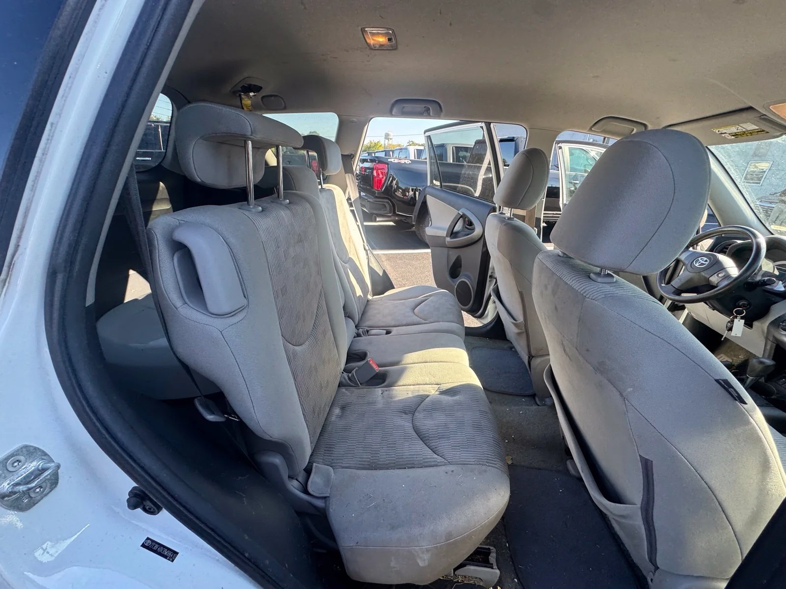 Used 2011 White Toyota Base image 17