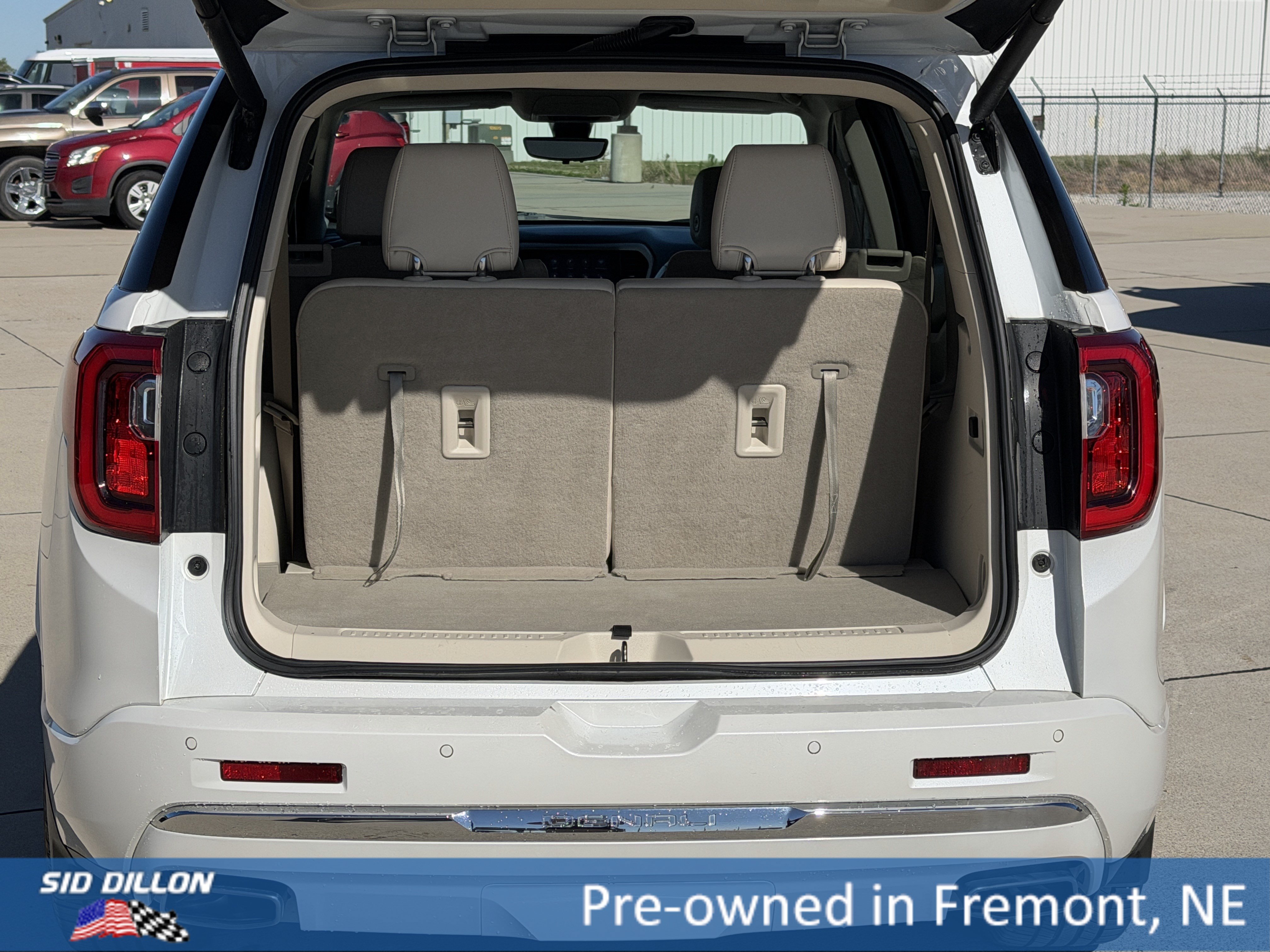 Used 2021 WHITE FROST TRICOAT GMC Denali image 5