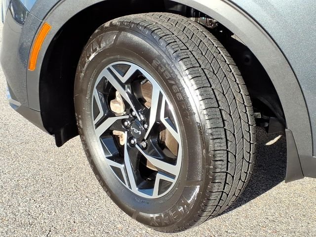 Used 2024 Gravity Gray Kia LX image 8