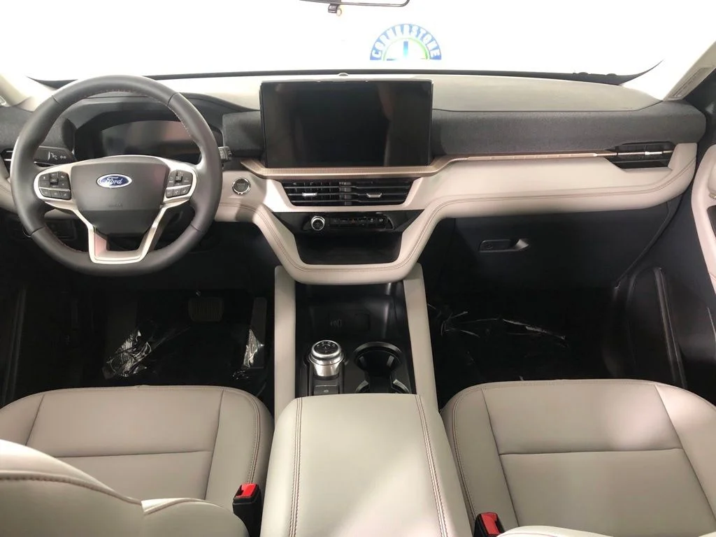 New 2026 Space White Metallic Ford Active image 7