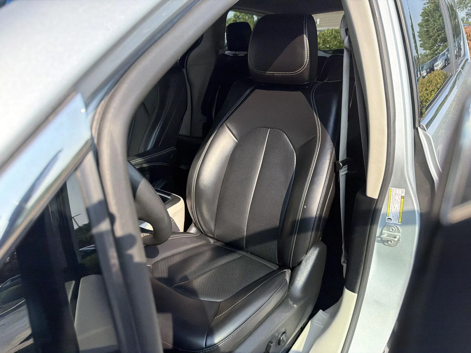Used 2023 Silver Mist Clearcoat Chrysler Touring L image 13