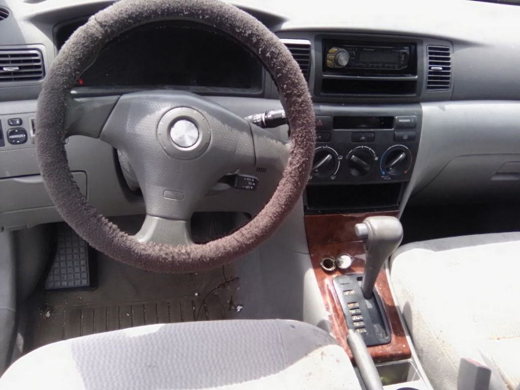 Used 2005 Silver Toyota  image 4