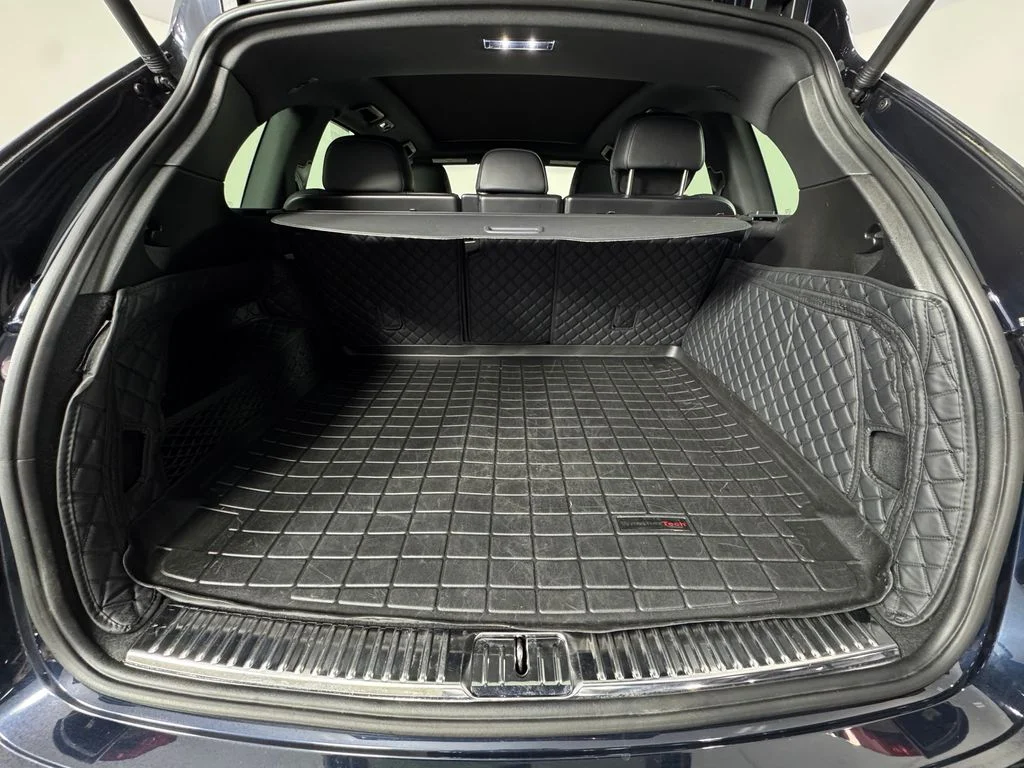 Used 2018 Moonlight Blue Metallic Porsche Base image 7