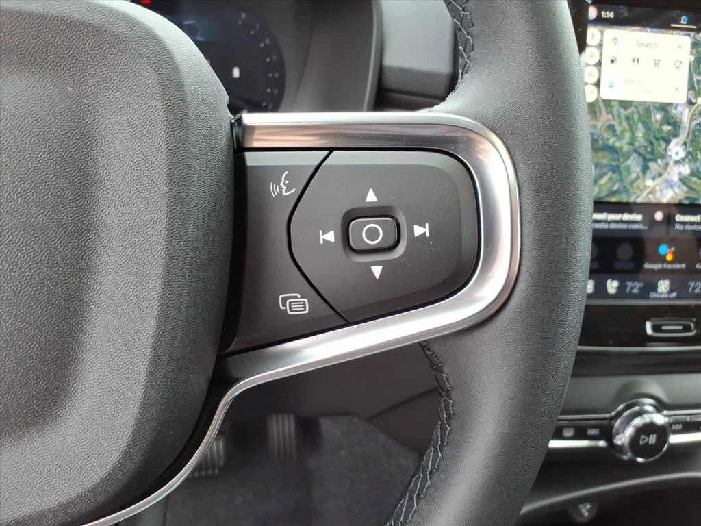 2026 Volvo XC40 Plus - Photo 16