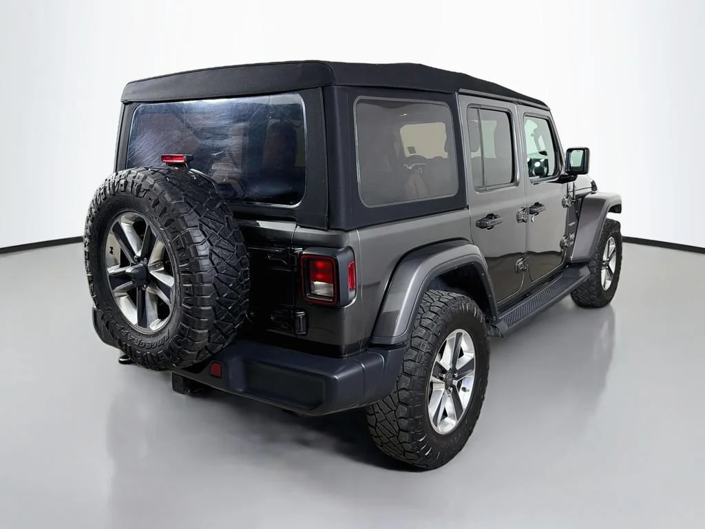 Used 2019 Granite Crystal Jeep Sahara image 6