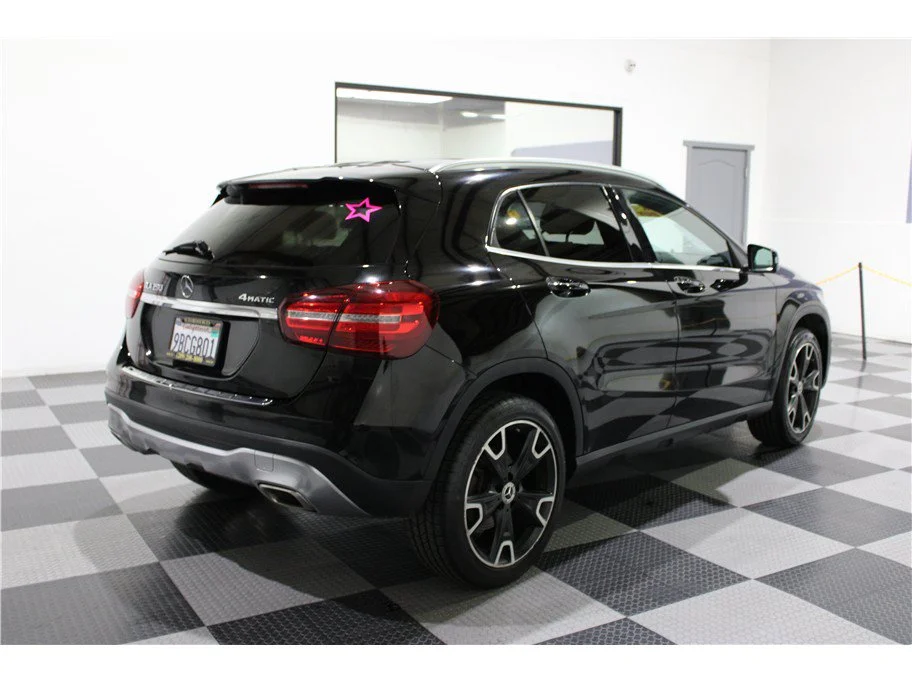 Used 2019 Black Mercedes-Benz GLA 250 image 4