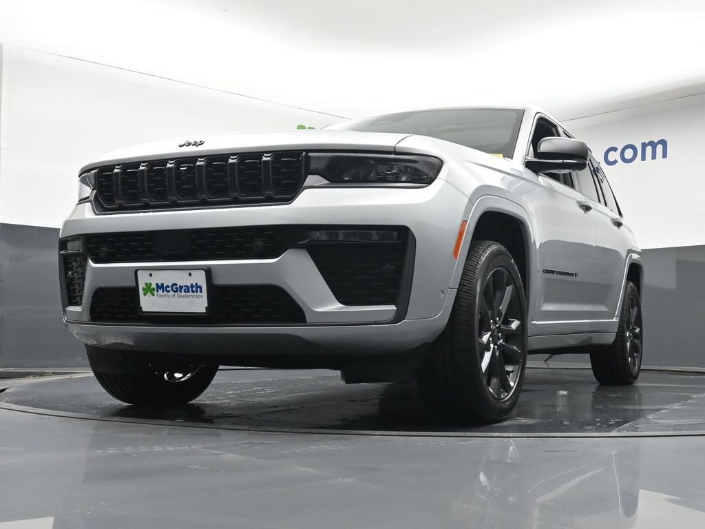 New 2026 Silver Zynith Exterior Paint Jeep Limited Reserve image 7