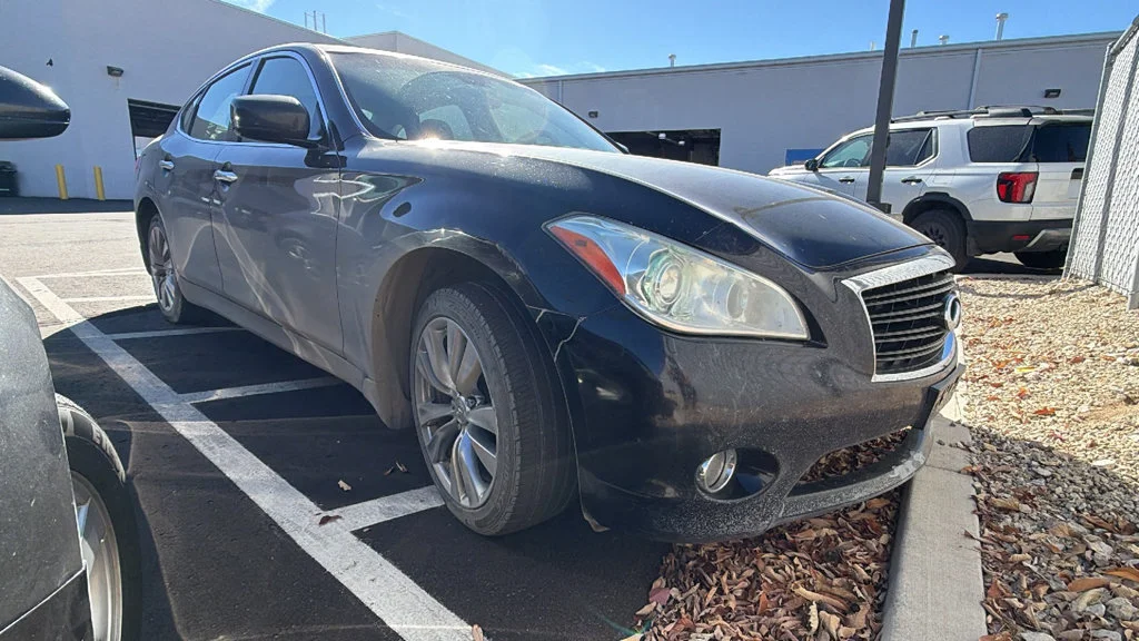 Used 2011 Black INFINITI X image 1