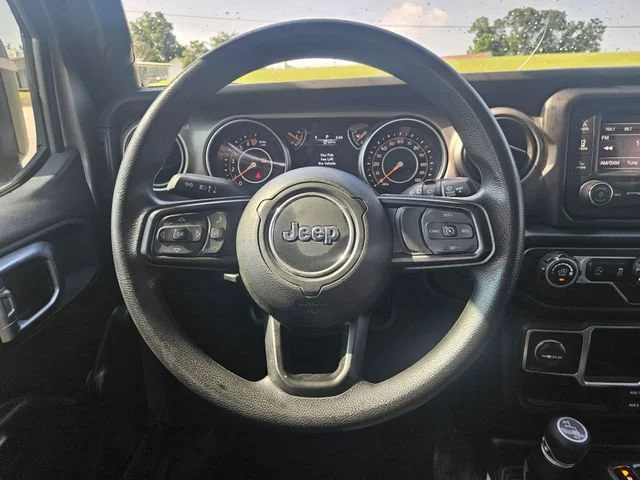Used 2021 Silver Jeep Unlimited Sport image 14