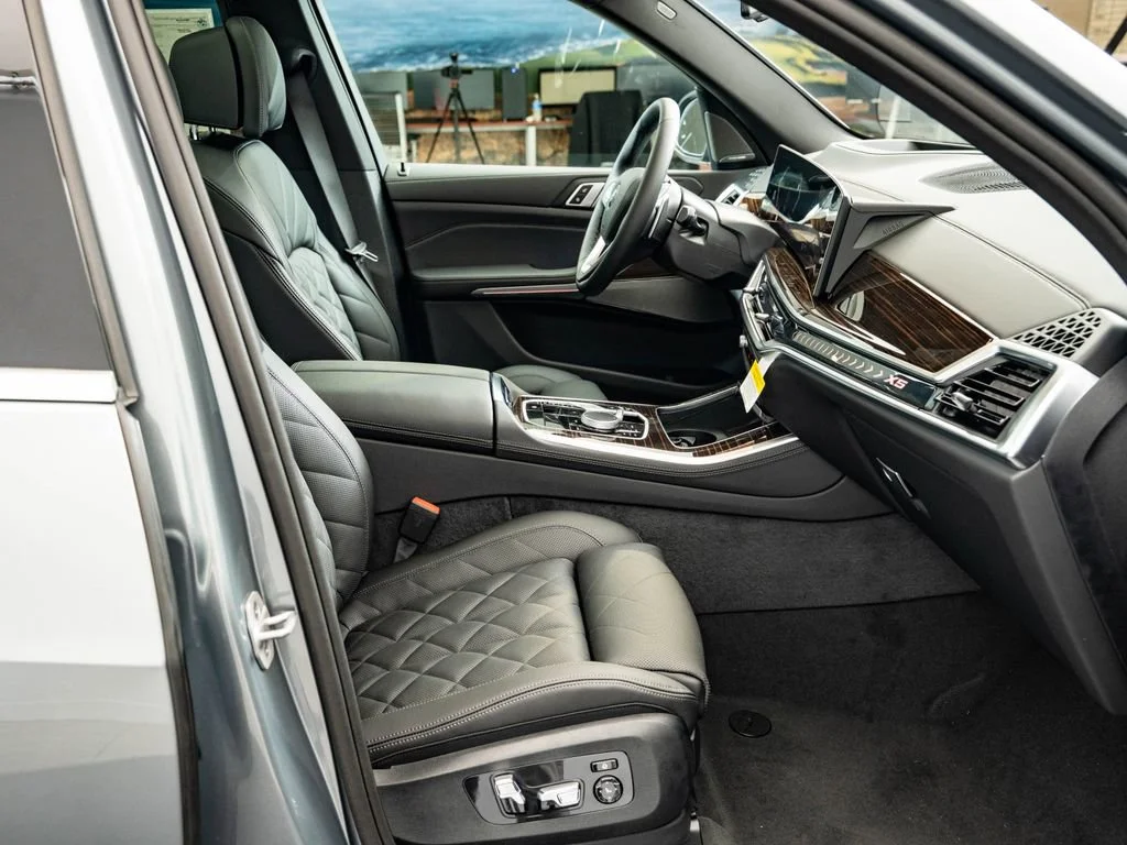 New 2026 Skyscraper Grey Metallic BMW xDrive40i image 25