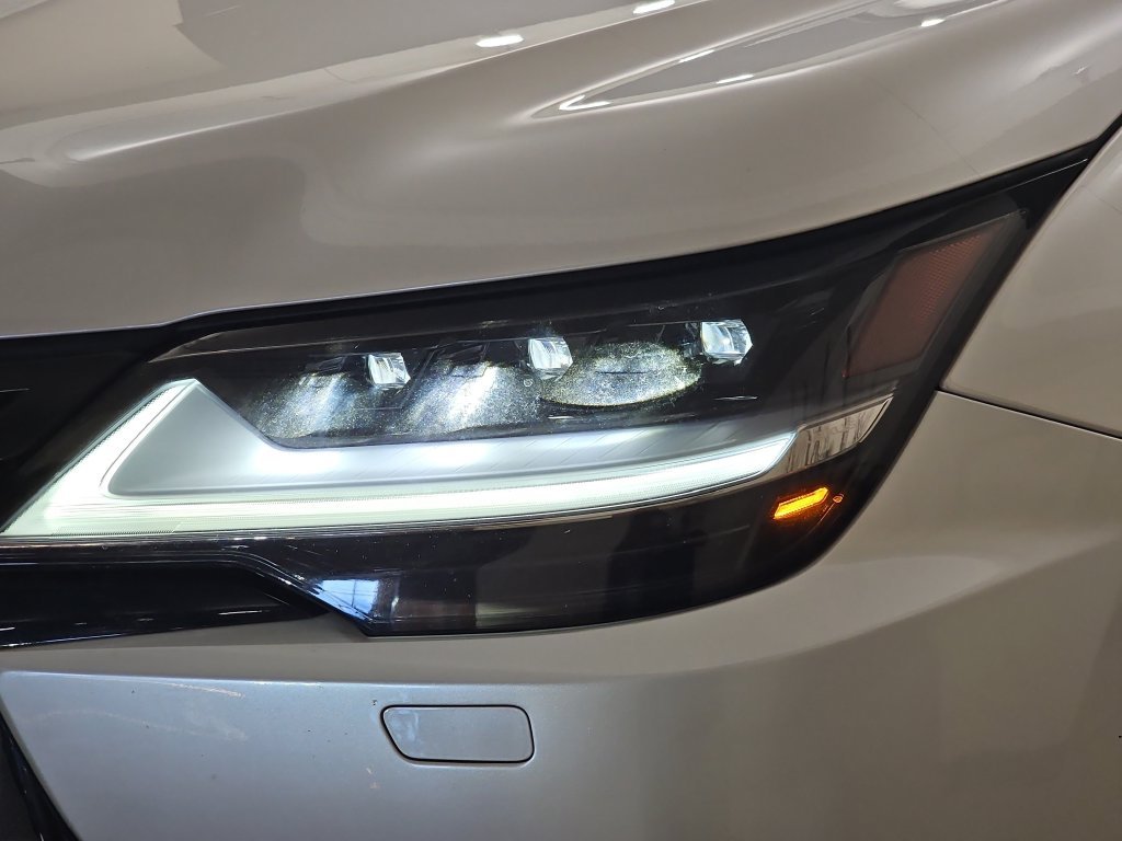 Used 2022 White Lexus 600 Premium image 35