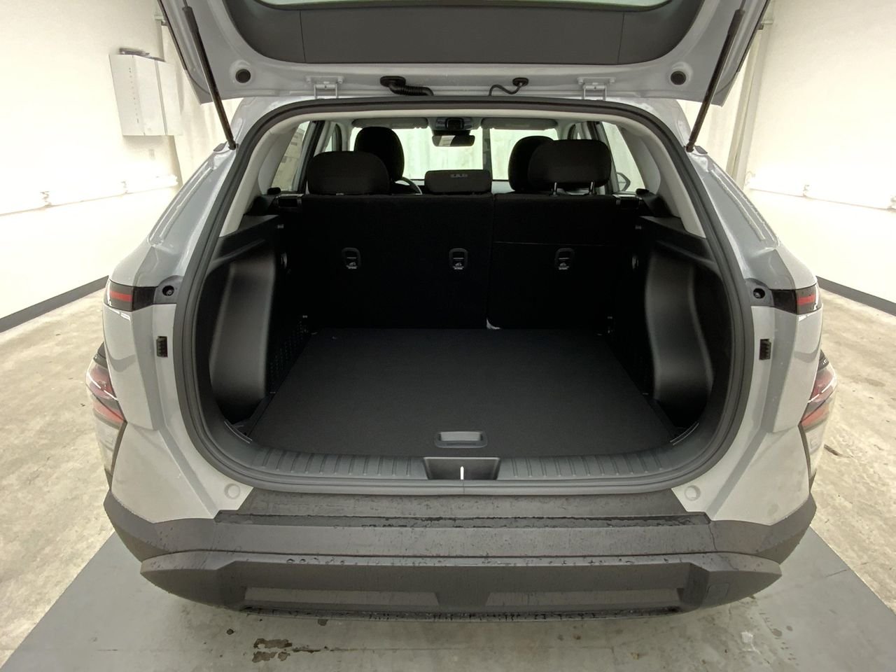 New 2027 Cyber Gray Metallic Hyundai SE AWD image 7