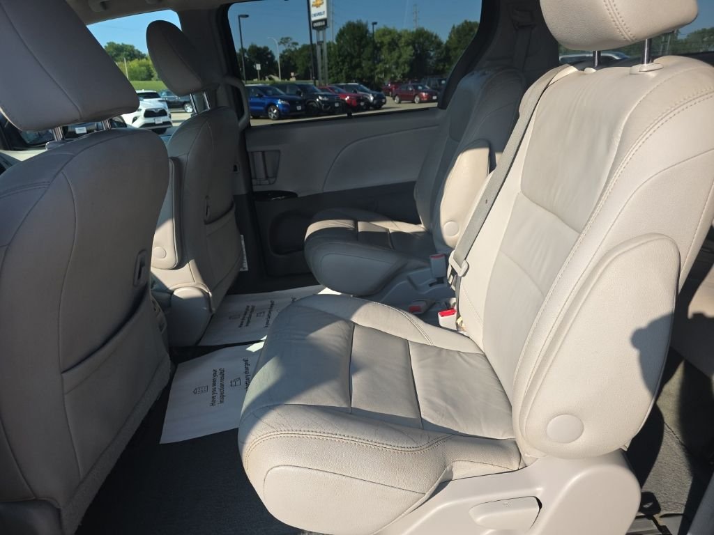 Used 2015 Blue Toyota XLE image 18
