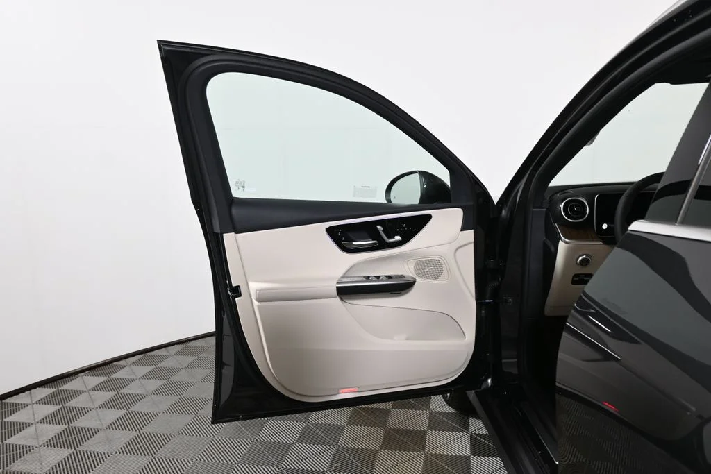 Used 2027 Gray Mercedes-Benz GLC 300 image 26