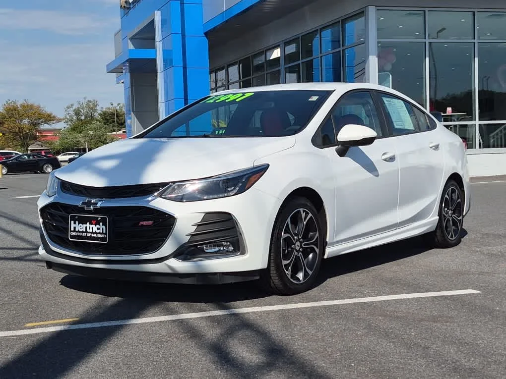 Used 2019 Summit White Chevrolet LT image 1