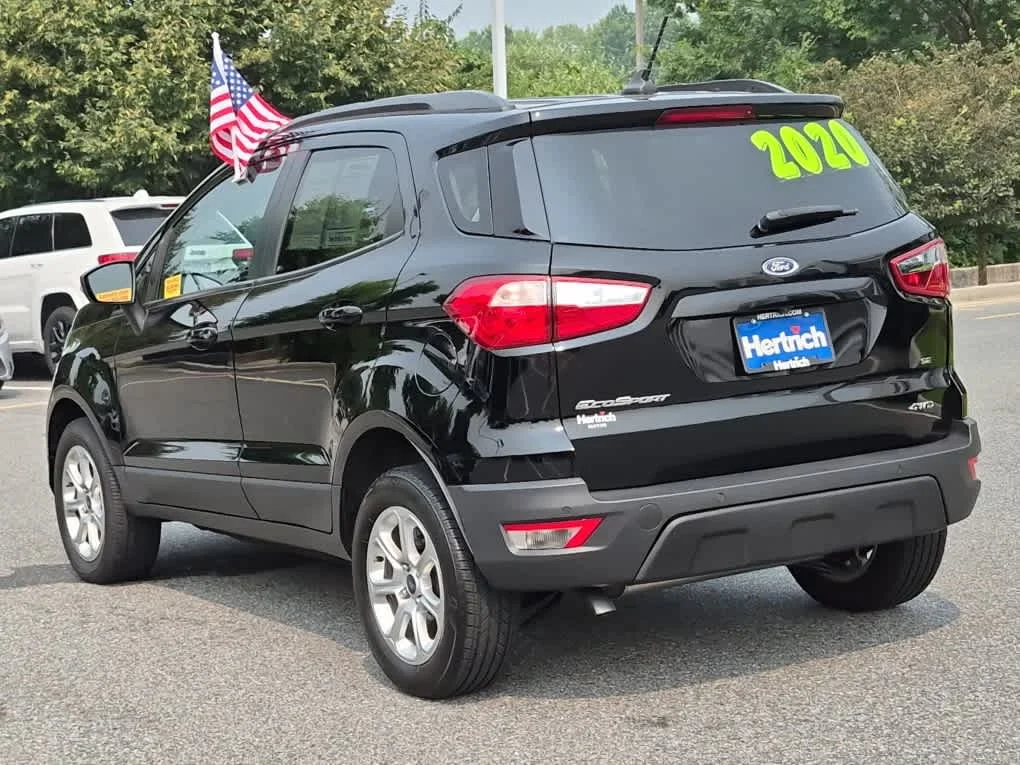 Used 2020 Shadow Black Ford SE image 4