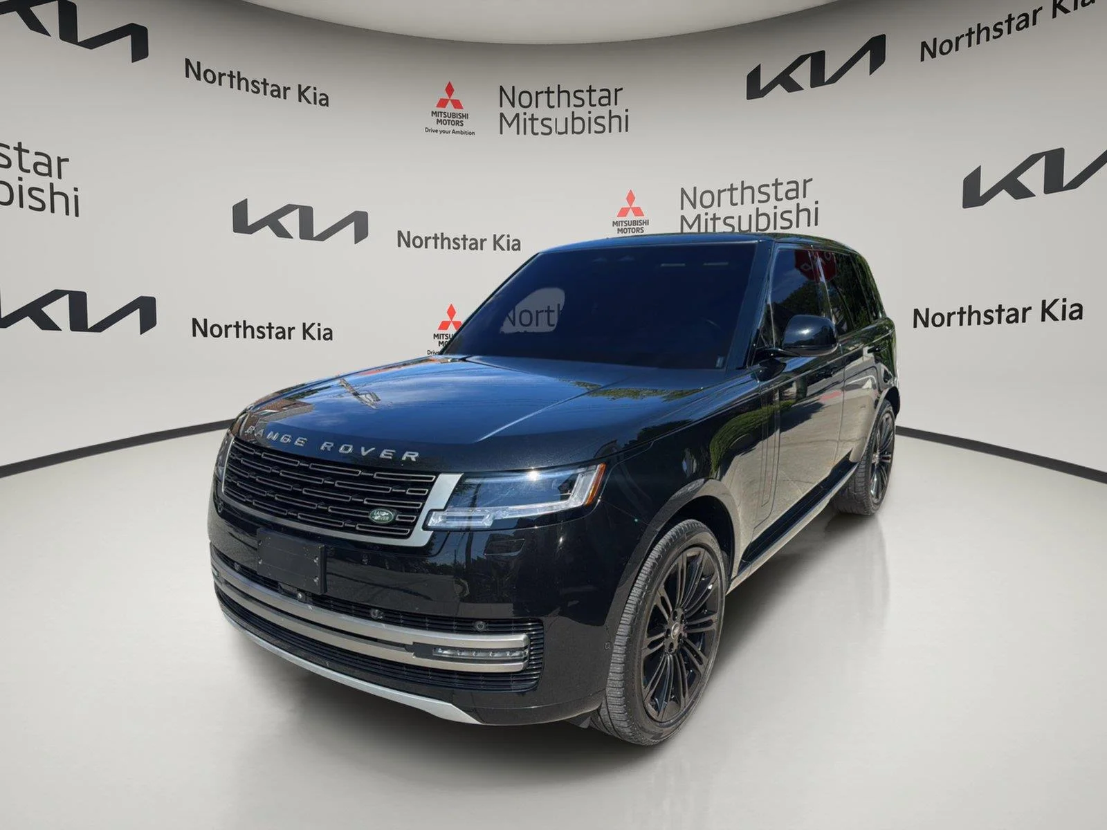 Used 2023 Santorini Black Metallic Land Rover SE image 11
