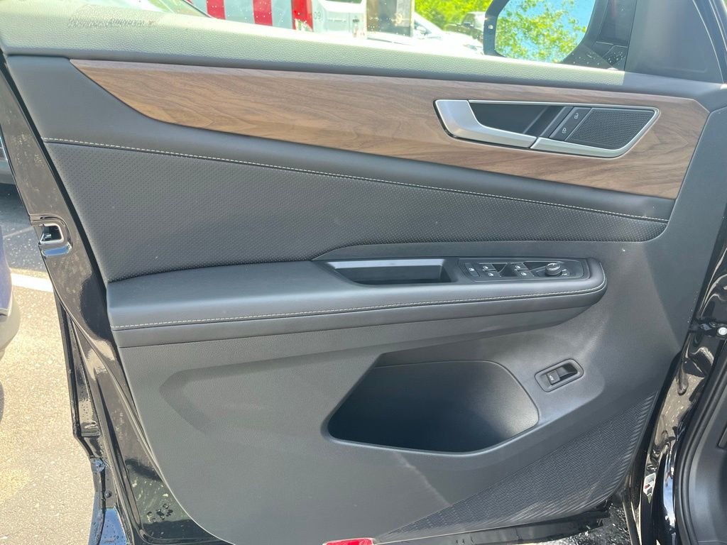 New 2026 Black Volkswagen 2.0T SE w/Technology image 9