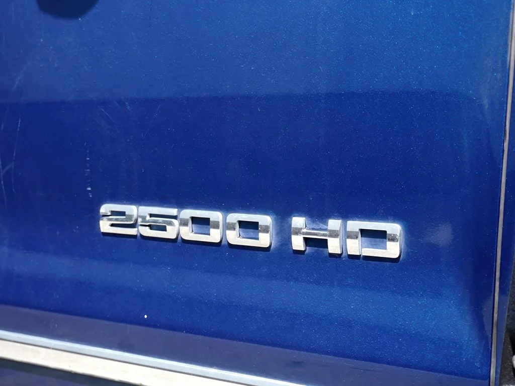 Used 2015 DEEP OCEAN BLUE METALLIC Chevrolet LTZ image 9