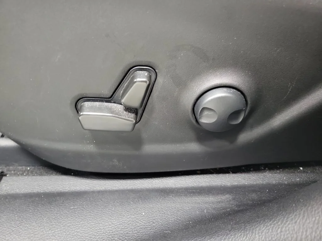 Used 2022 White Jeep Trailhawk image 34