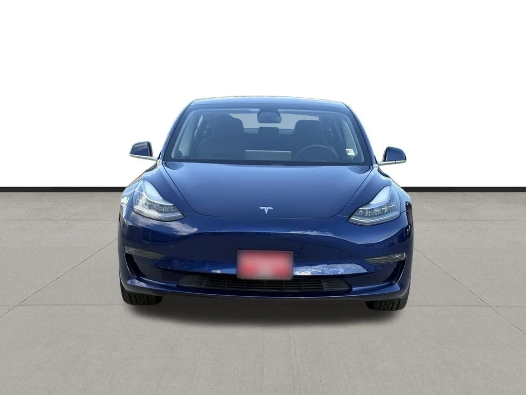 Used 2018 Deep Blue Metallic Tesla Long Range image 2
