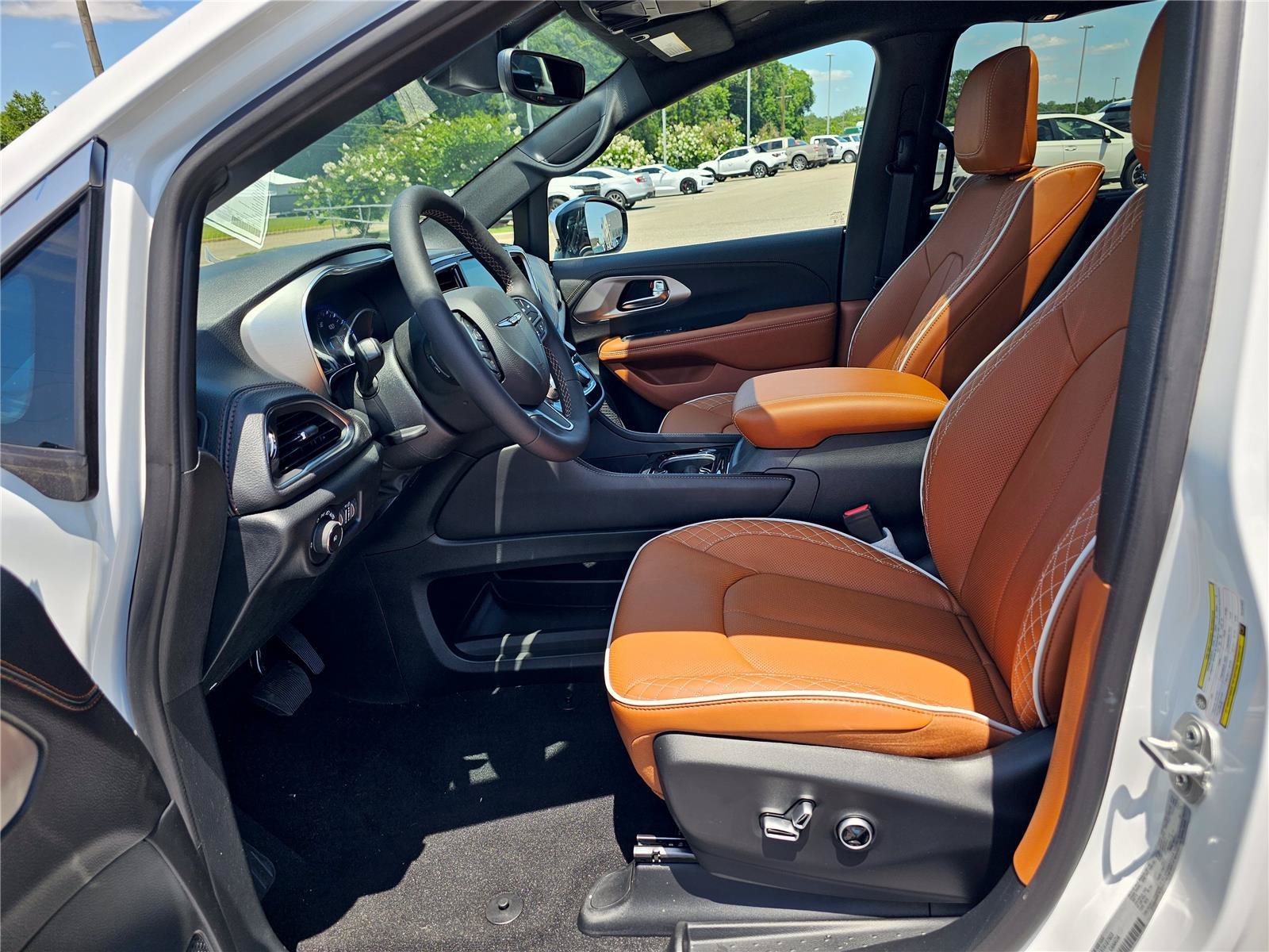New 2026 Bright White Clearcoat Chrysler Pinnacle image 17